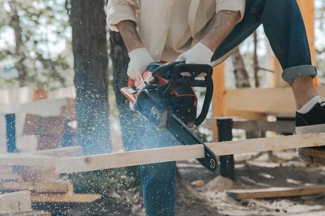 Chain Saw - Types of Power Saws for Woodworking